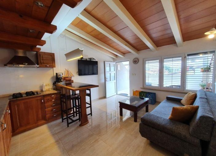 Apartman Onaon Новиград Экстерьер фото